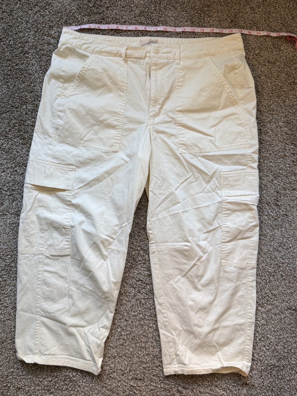 Women’s Mid Rise Cargo Pants Universal Thread